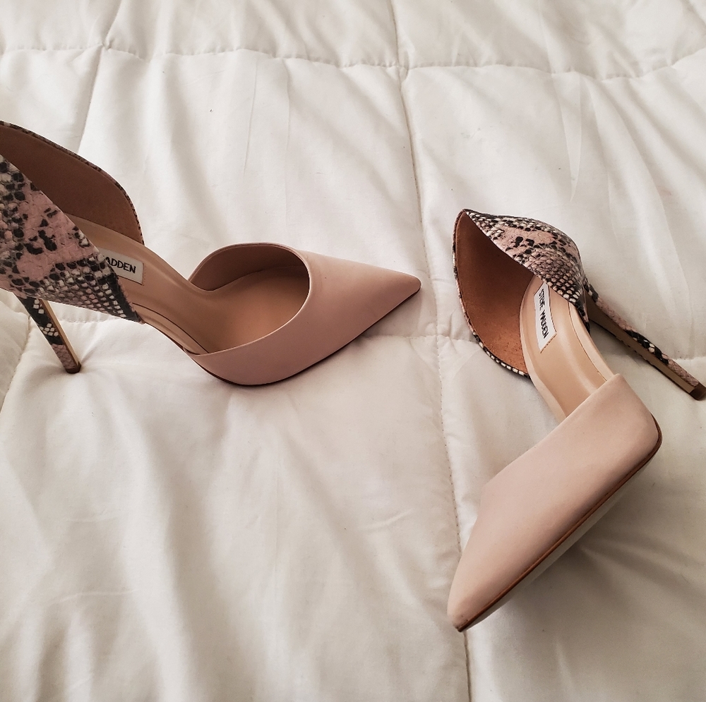 Steve Madden Nude Snake Pumps
